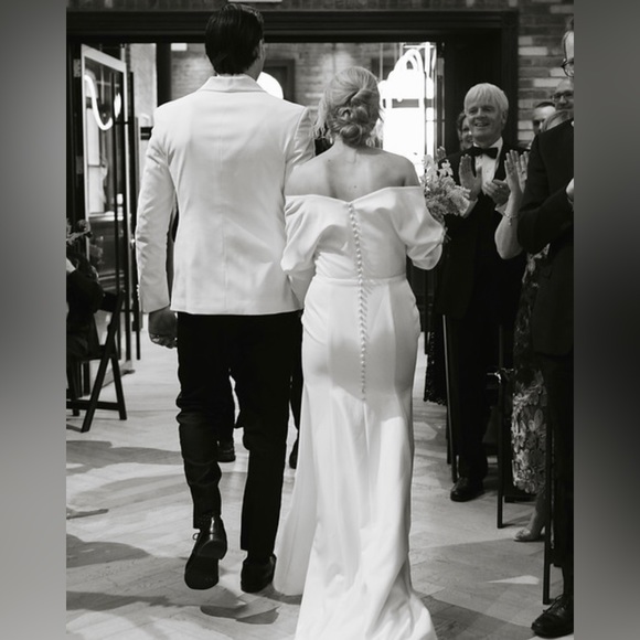 Sarah Seven Natalia Ivory fit & flare off the shoulder wedding dress (cleaned) - Picture 3 of 7